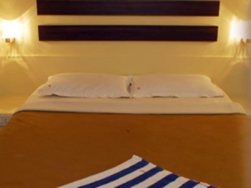 Hotel Golden Palace Pvt Ltd Bombaj Zewnętrze zdjęcie